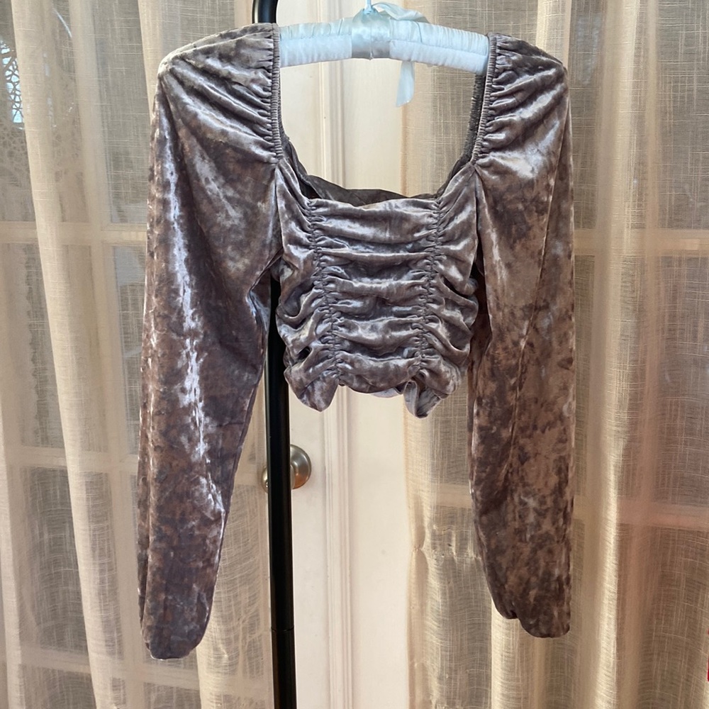 H&M Ruched top - Picture 1 of 4